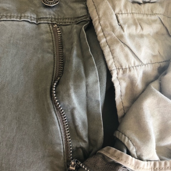 Julian Alexander Chinos - Picture 4 of 6